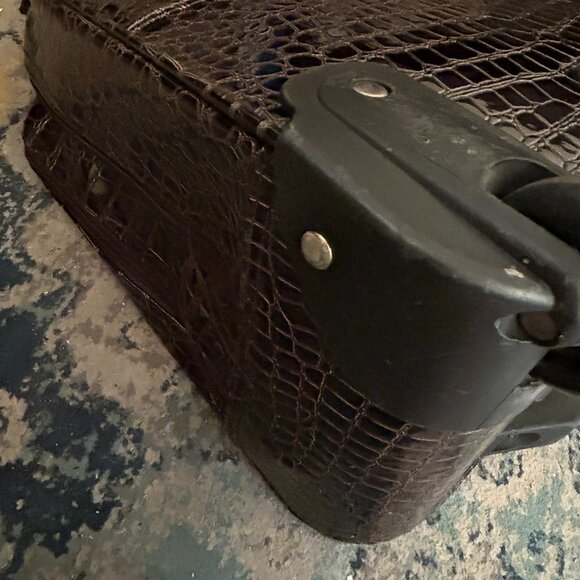 David Jones Crocodile Embossed Rolling Bag - Picture 10 of 10